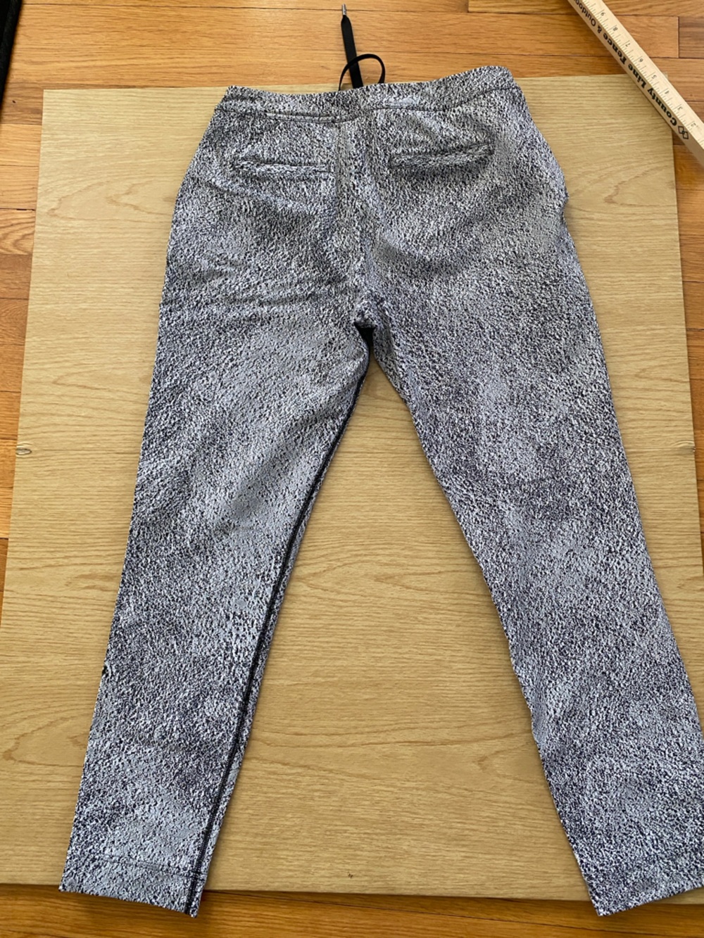 LULULEMON ATHLETICA JET PANT IN POWER
Luxtreme Spray White SIZE 6 - Picture 5 of 16